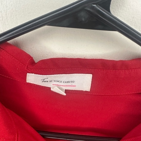 Two by Vince Camuto Women Red Long Sleeve Silk Blouse button detail size small‎ - Picture 3 of 11